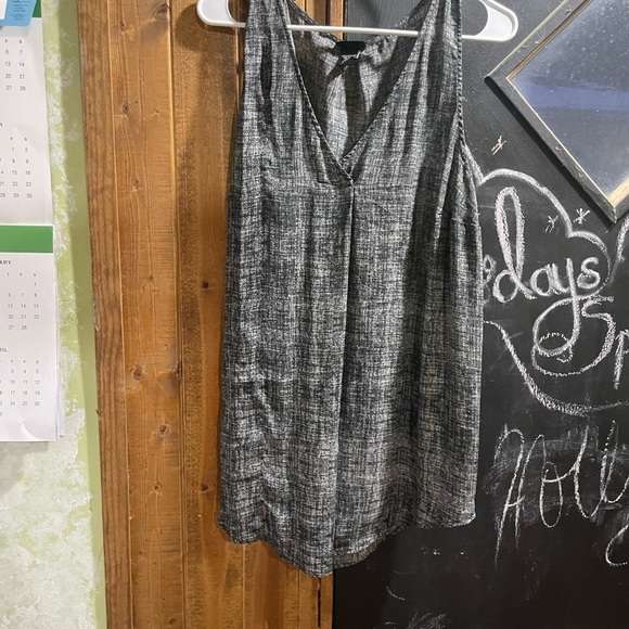 Torrid sleeveless plus size blouse size 2 - Picture 5 of 5